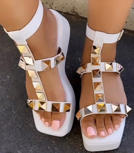 Load image into Gallery viewer, Gains Sandals